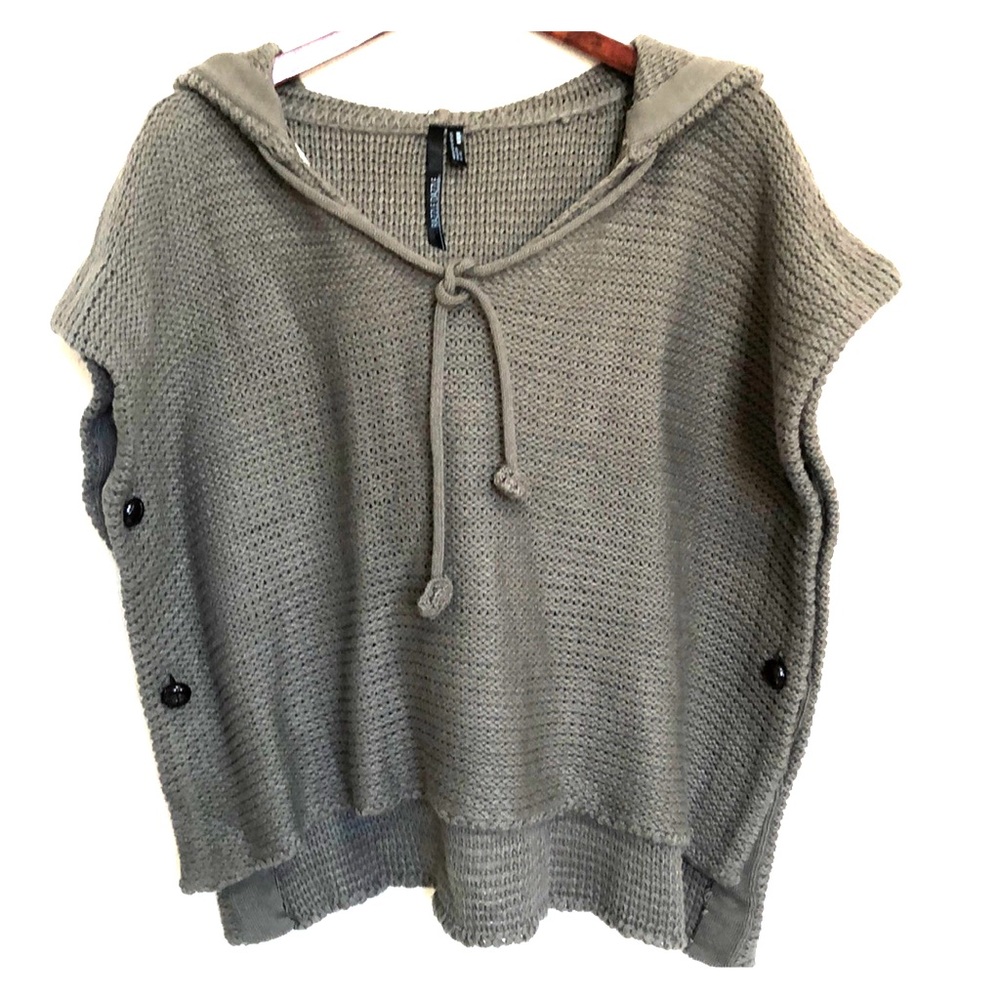 Razzle Dazzle: Ladies Knit Kimono Sweater  M